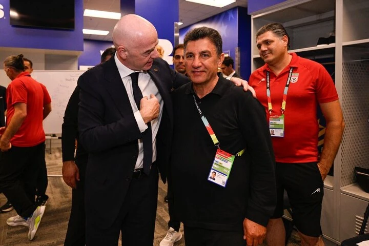 رئيس الفيفا يُشيد بأداء المنتخب الإيراني: شهدنا عرضاً مليئاً بالصمود والحماس