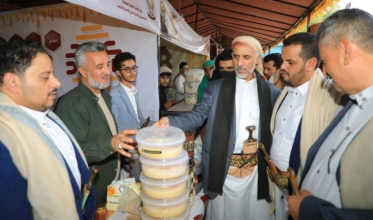 العلامة مفتاح يزور معرض المؤتمر العلمي للعسل الدوائي