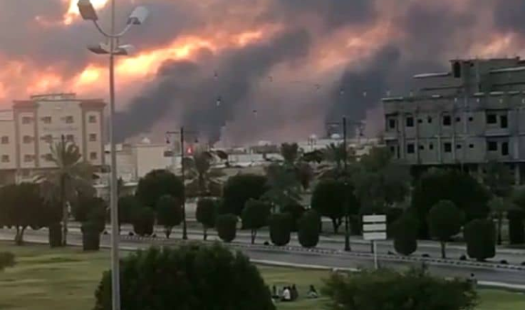 صحيفة فرنسية: الهجمات اليمنية على المنشآت السعودية تقوض أهداف رؤية 2030